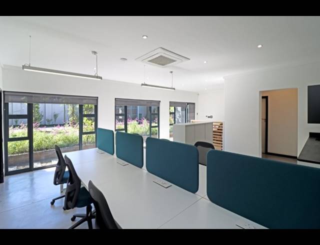 55.60M² BUSINESS TO LET IN PARKMORE